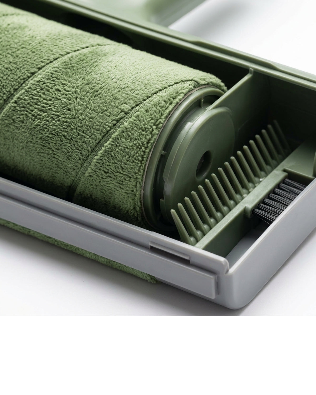Luupo Reusable Spiral Microfiber Lint Roller with Cassette Moss - Detail view